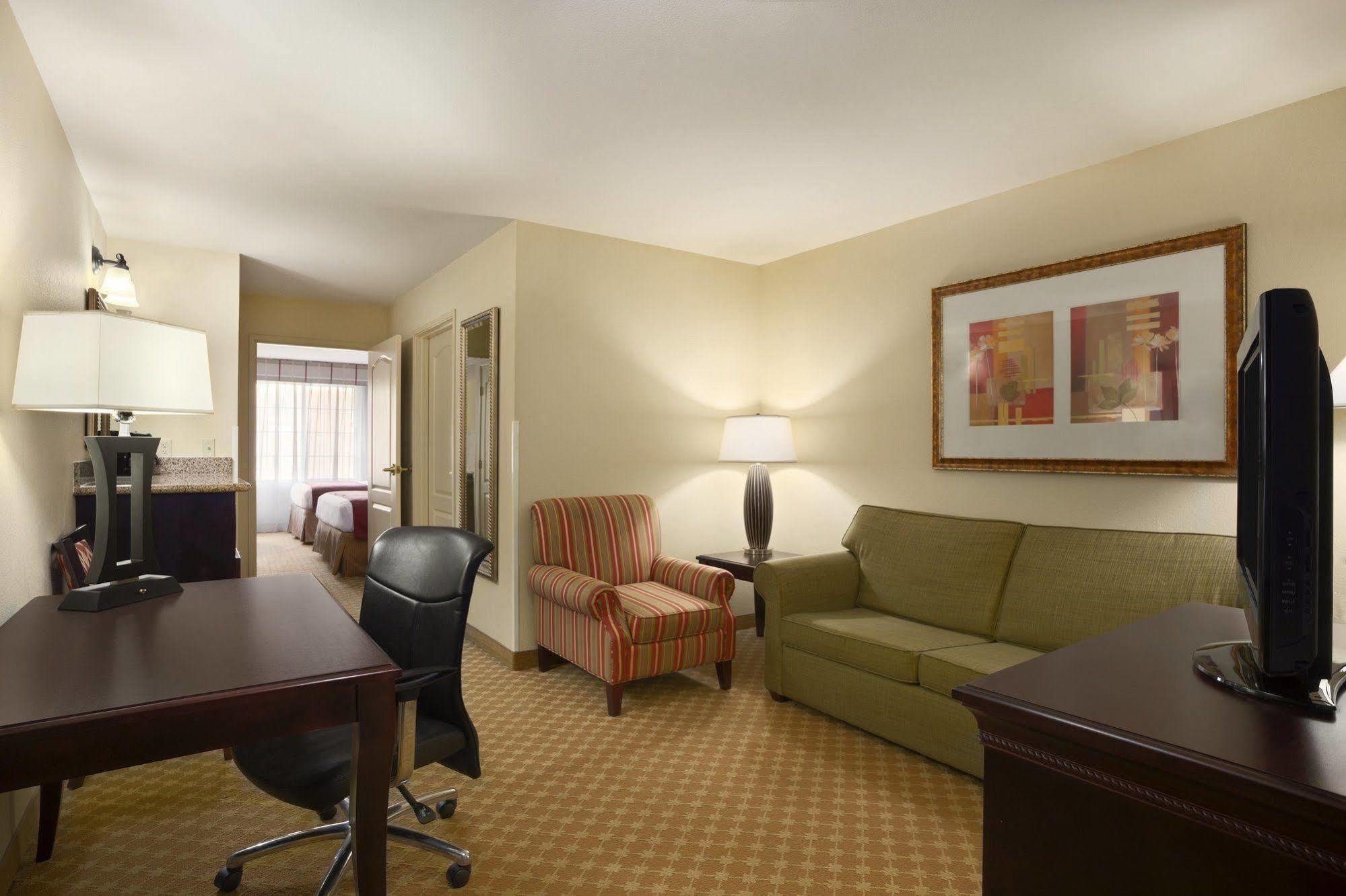 Country Inn & Suites By Radisson, Saskatoon, Sk Exterior photo